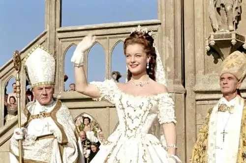 一生走在美丽路上的传奇女子,她的腰细到恐怖,自称是头发的奴隶