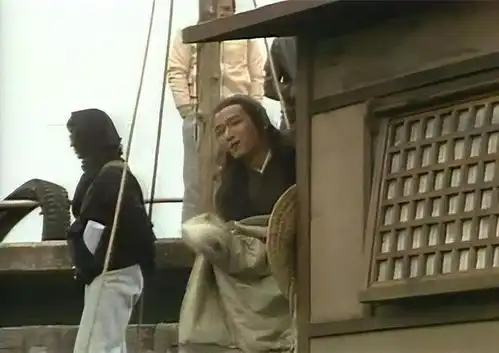 83版射雕英雄传幕后花絮郭靖唱歌,杨康头套脱落
