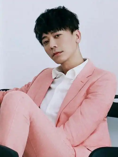 快手一千零一夜阵容太强大成龙沈腾惊喜加盟,热巴杨幂全都有