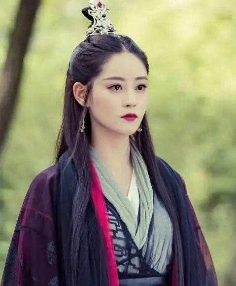 杨幂公司的四朵金花,前三位都在走下坡,只有她扶摇直上
