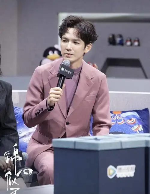 谭松韵新剧杀青,和大15岁钟汉良演cp,女配角个个都不容小觑