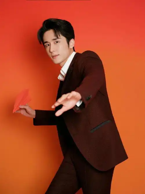 明星最新贺岁照,成毅杨洋刘宇宁檀健次杨紫张新成等惊艳眼球
