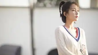 杨紫晒失败照片,被笑是尼斯湖,被父母拍毁的仙女