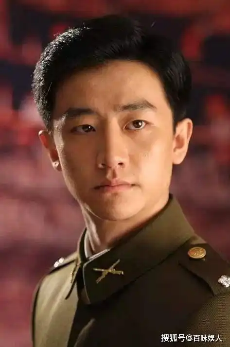 7年蛰伏与沉寂,一朝爆红成名导收割机,黄轩到底经历了什么
