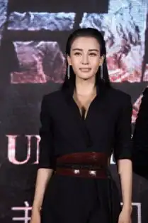 成龙缺席功夫瑜伽发布会唐季礼大赞李治廷
