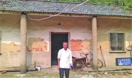 三兄弟挖出40斤黄金和一花瓶,他直接把花瓶丢了,专家无价之宝