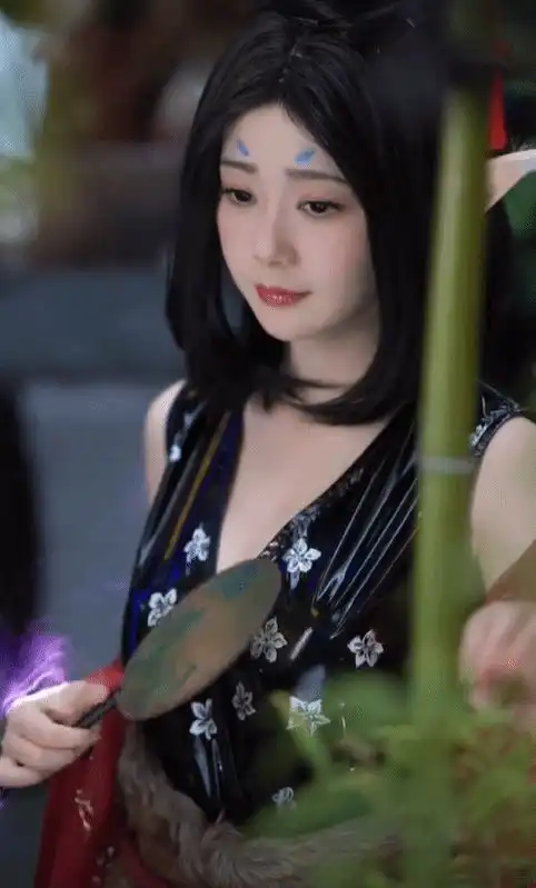 黑神话萍萍演员本人仿妆超可爱未来还有秃头版