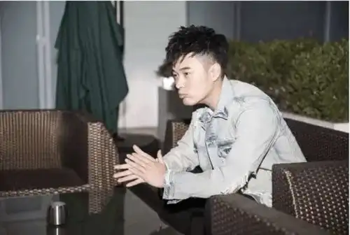 爱情公寓5发布会陈赫暴瘦现身,赤赤怎么了
