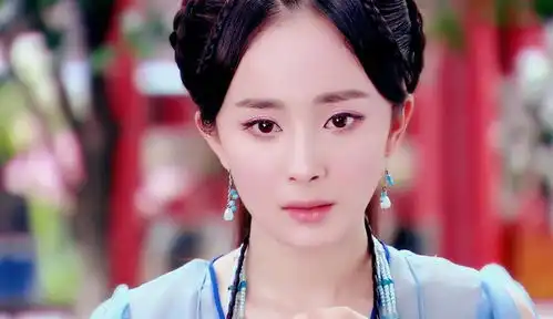 35岁杨幂获最美丽女人奖,怎么还有人给她贴花瓶标签
