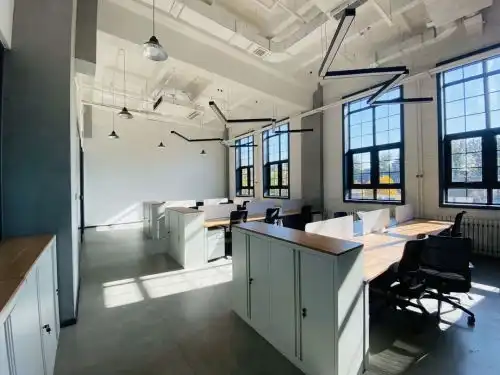 恒通一层视野好丨局部复式丨带家具丨中关村园区丨知名企业为邻出租办公楼租赁北京我爱我家