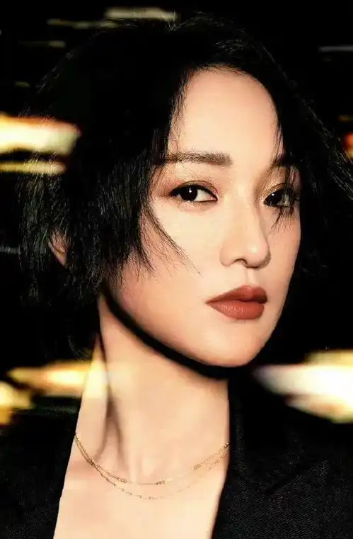 周迅带男票会友,主动求挽手,男票满足她牵手,小13岁姐弟恋真甜
