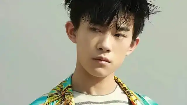 盘点易烊千玺放弃入职国话后,为他发声的七个大人物