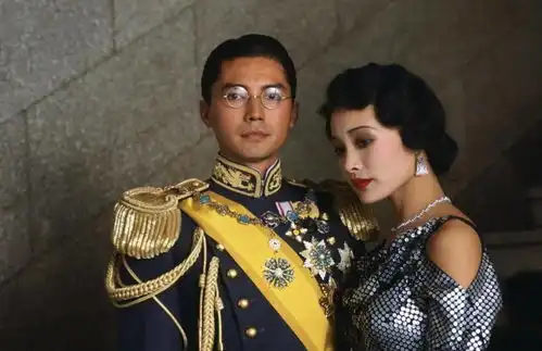 万梓良演大哥气场强,尊龙是亚洲第一美男,可他们从小身世很可怜
