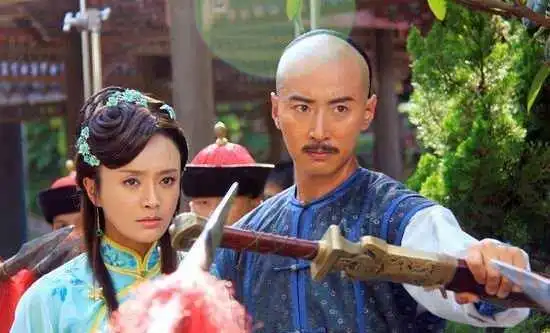 周海媚变灭绝师太,叶童一人演三代,翻拍剧里多少熟脸在卖情怀
