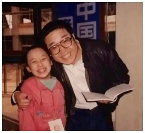 关凌为导演英达庆生庆祝我爱我家开机28周年