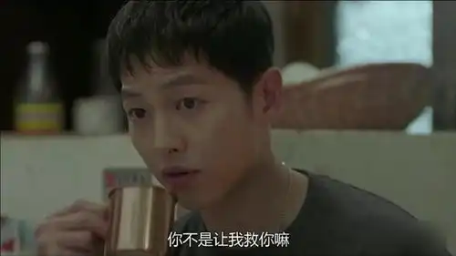 太阳的后裔美女太敏感,只是一个小细节,就发现了兵哥哥的秘密,兵哥哥很无奈
