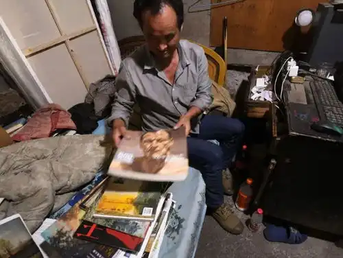 美院堡收废品18年,蜗居出租房画画1000幅,有梦想谁都了不起