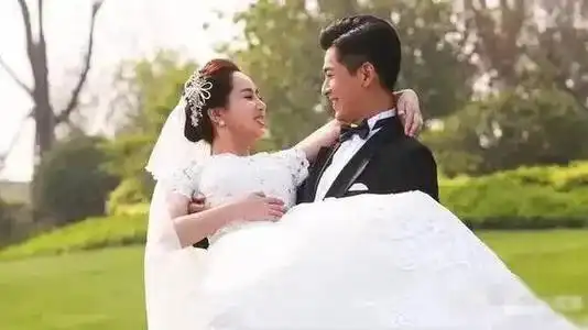 杨紫电视剧里当新娘的婚纱照,你觉的谁和她最般配