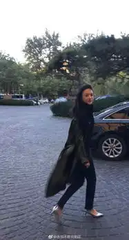 39岁的汤唯被网友抓拍,没修过的照片竟然比杂志还要惊艳
