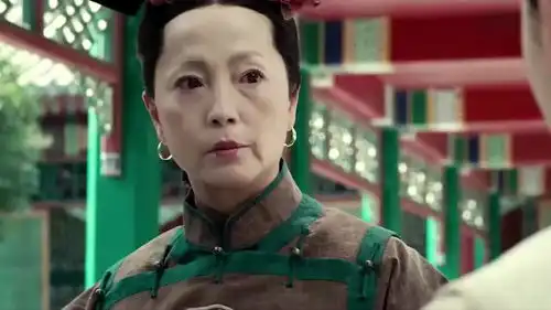 宫锁沉香周冬雨菩萨心肠,把黄金都分给大家,被嬷嬷好心斥责
