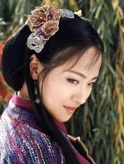 演员沈傲君,结婚前夕男友和别人跑了,转身嫁圈外丈夫
