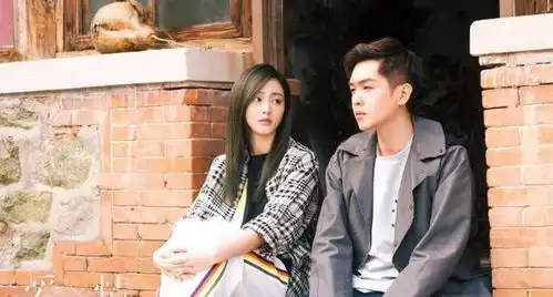 张天爱近照罕曝光,露脐背心配热裤秀好身材,白皙修长美腿太抢镜
