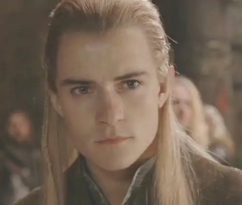 指环王中精灵王子奥兰多和李易峰谁比较帅
