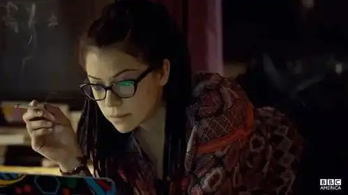 黑色孤儿她,一人分饰13角,让那些习惯找替身的演员情何以堪
