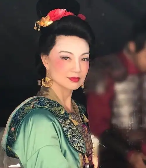 花木兰女配更抢镜,迪士尼认证公主客串,她演过喜福会
