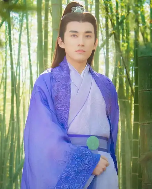 古装男神胡歌飘逸儒雅,鹿晗眉清目秀,刘学义剑眉星目
