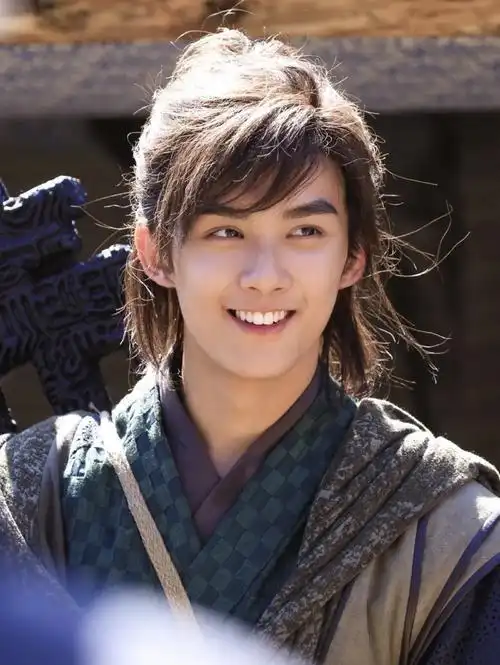 斗破苍穹2杀青斗气化马都能拍2了主演何洛洛造型辣眼睛
