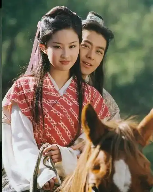 明智的选择,刘亦菲饰演天龙八部中王语嫣,你不会否认吧
