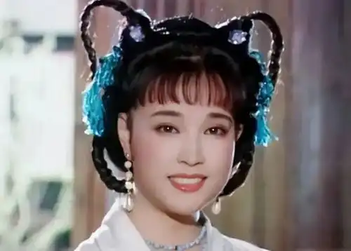 刘晓庆新剧剧照曝光,72岁演27岁女主,网友p图师要抑郁了
