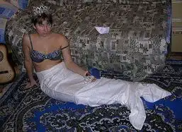 俄罗斯男女为脱光相亲网站晒另类相亲照