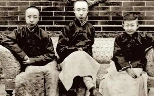 溥仪弟弟慈禧孙子溥任追悼会上百名皇室后裔出席,一生低调
