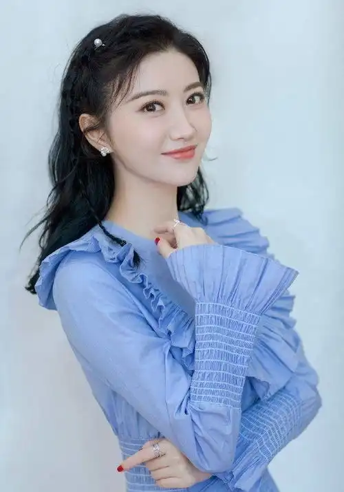 司藤景甜新照片曝光安全裤外穿,网友直呼不敢看

