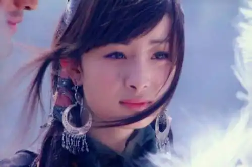 杨幂粉丝表面抵制嘉行,实际上也在自我反思,铁粉三问让人深思
