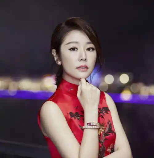 林心如微博搞笑自嘲高清镜头下的样子,两张紫薇剧照亮了
