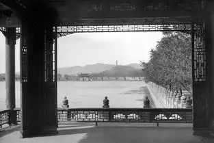 二十年代末的北平繁华的西四牌楼