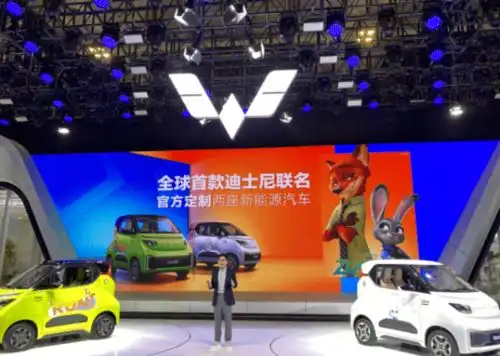 五菱x迪士尼这台全新2座车,可爱又个性,续航305km,全球限量5000台
