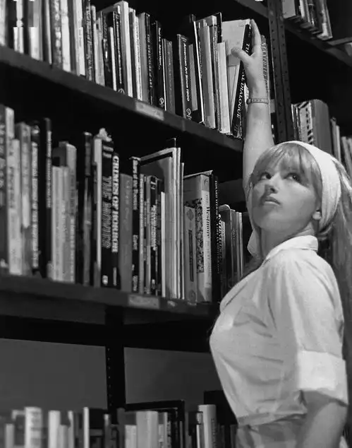 自拍也能上vogue
