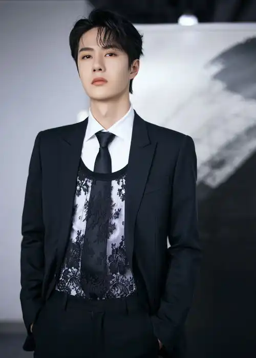 肖战王一博星动之夜同台,同穿一套衣服太惊人,博君一肖是真的