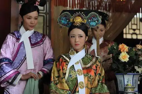 华妃如此善妒,为何丽嫔一夜承宠三次,华妃却丝毫不介意
