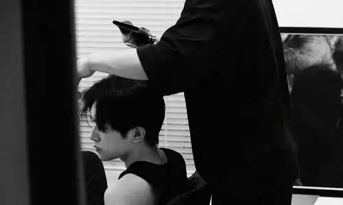 长津湖顶流男神易烊千玺晒伍万里930破壳照