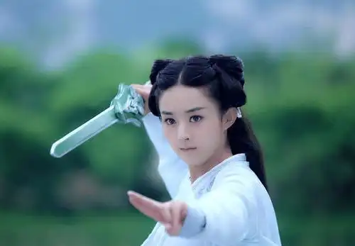 6位娱乐圈绝色美人,唐嫣香妃赵丽颖郑爽刘亦菲杨幂,谁最能打动人心