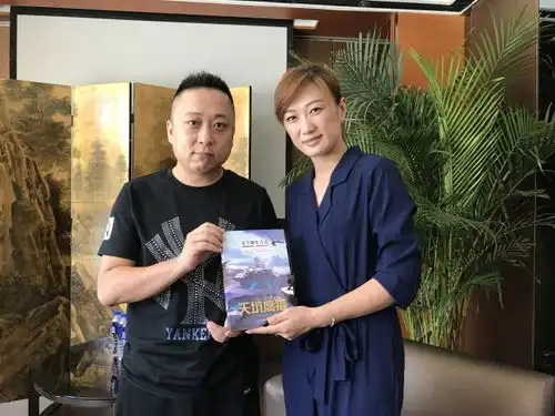 唐赫影视助阵天下霸唱新书天坑鹰猎全球首发
