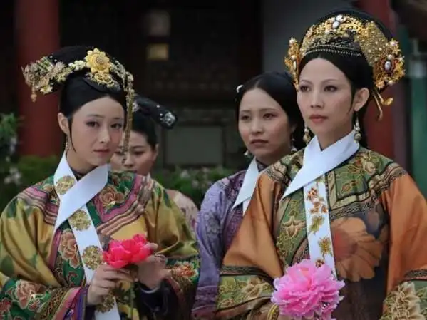 甄嬛传从未露面但无处不在,纯元皇后到底是不是白月光
