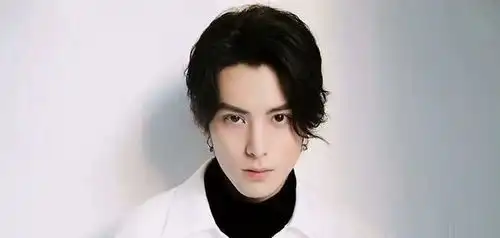 王鹤棣新剧定妆照曝光,银发造型太帅了,女主祝绪丹颜值抢镜
