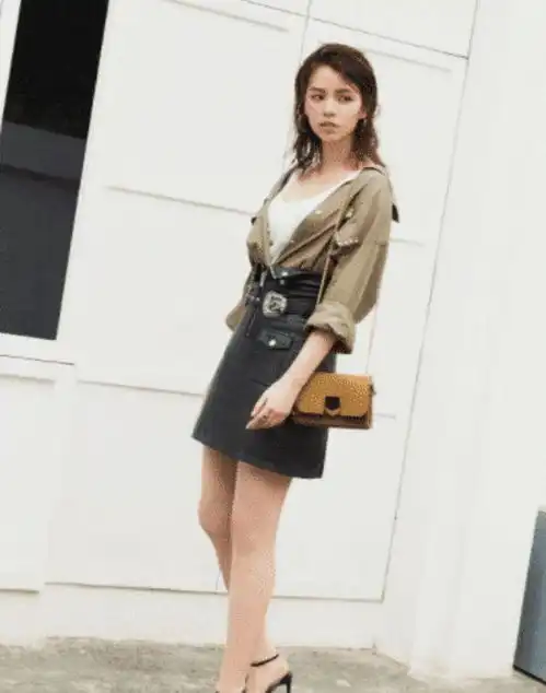 西虹市首富别吐槽夏竹丑了,看了演员本人,网友别舔屏啊
