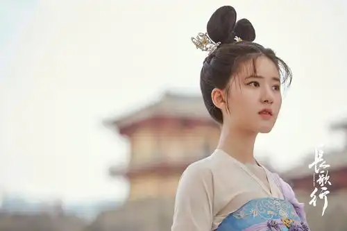 新晋手滑达人赵露思,路人缘超好的甜剧小花,如何将好牌打烂
